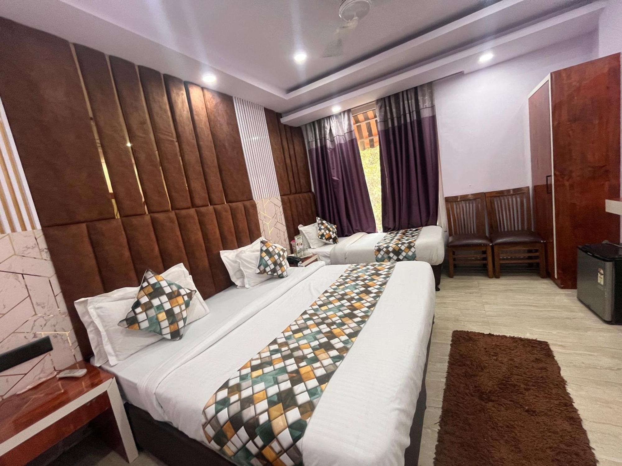 Hotel Embassy Near Rk Ashram Metro New Delhi Exterior photo