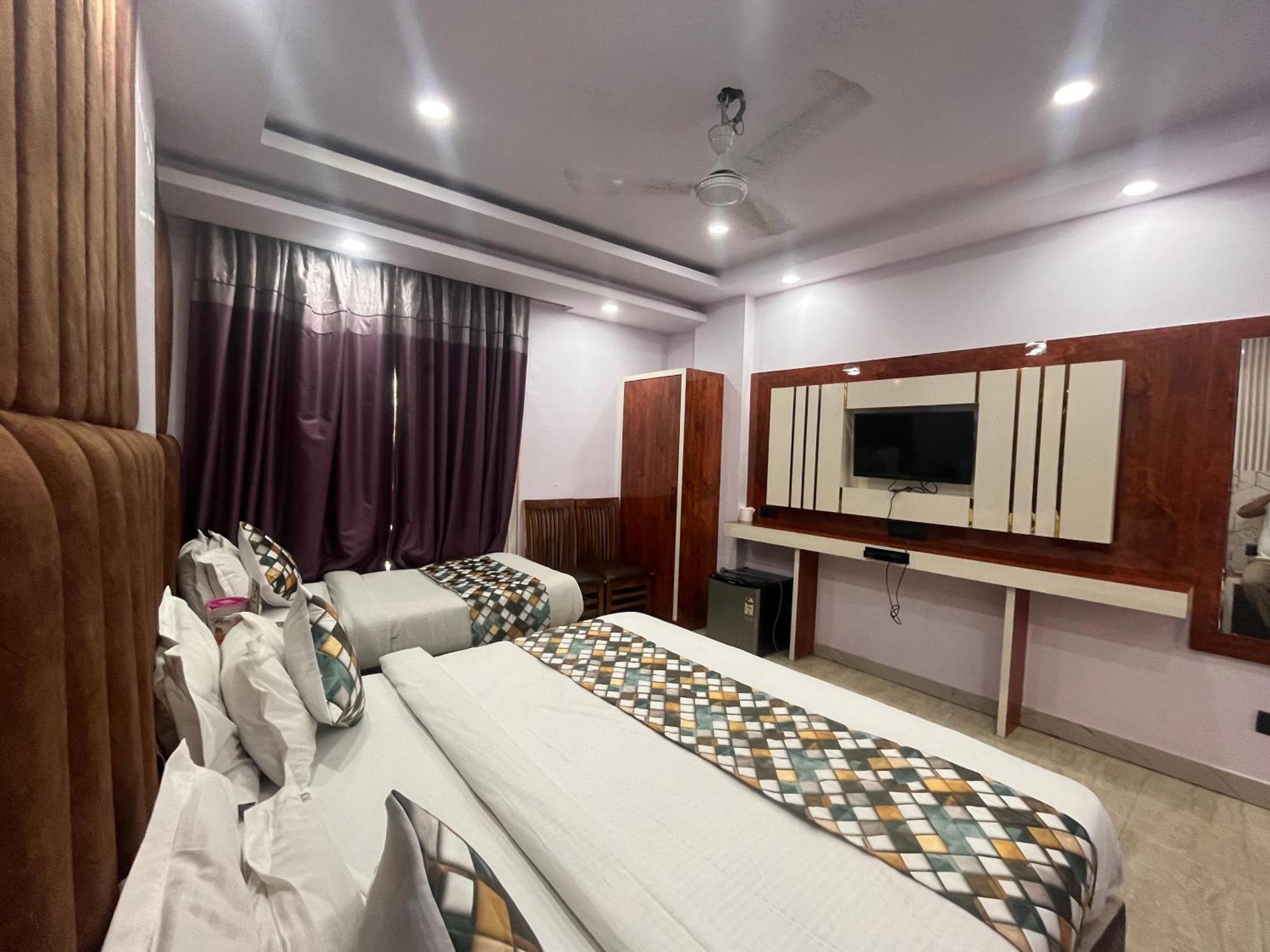 Hotel Embassy Near Rk Ashram Metro New Delhi Exterior photo