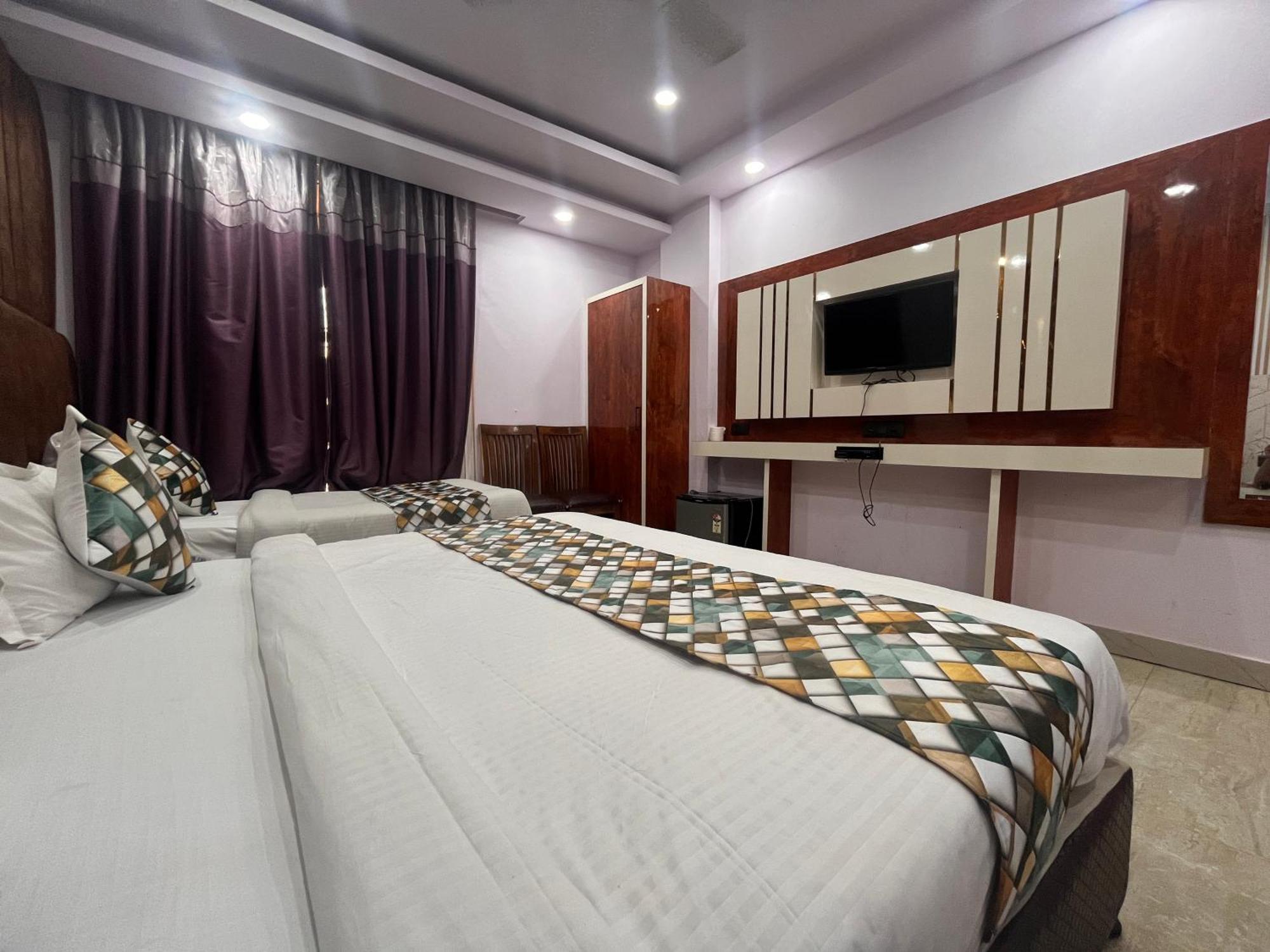 Hotel Embassy Near Rk Ashram Metro New Delhi Exterior photo