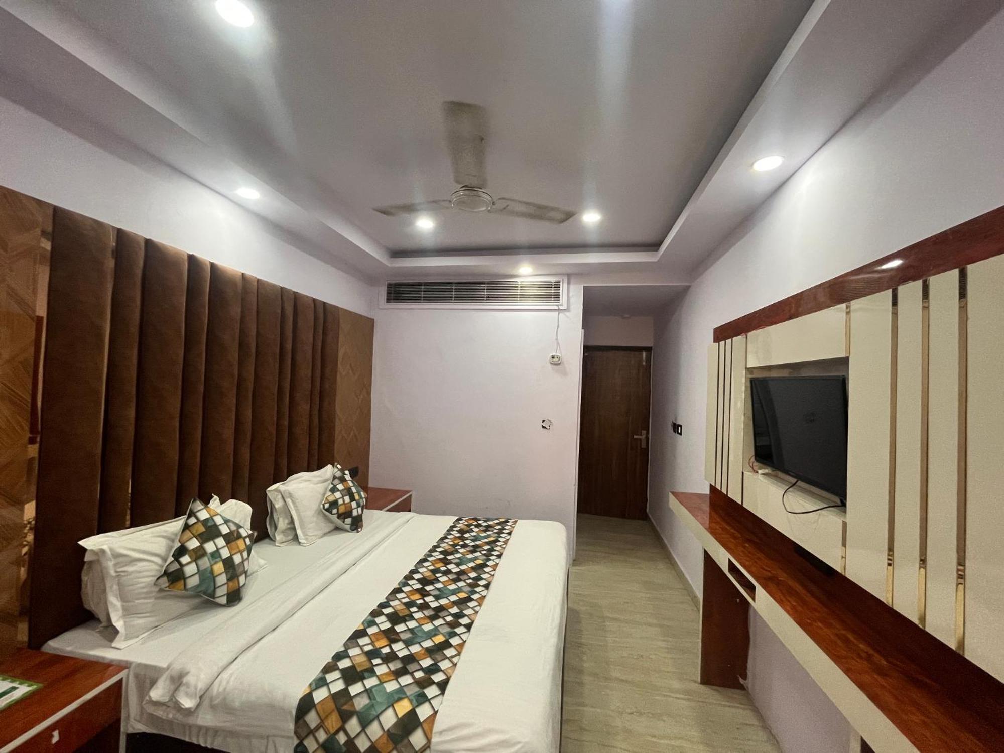 Hotel Embassy Near Rk Ashram Metro New Delhi Exterior photo